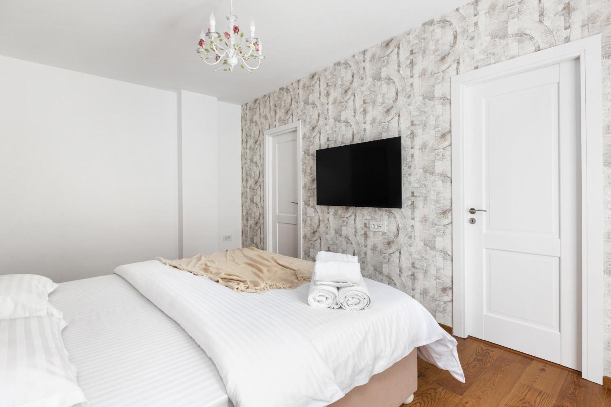 Peak Aparthotel - Old Town - By Cityhost Brasov Luaran gambar