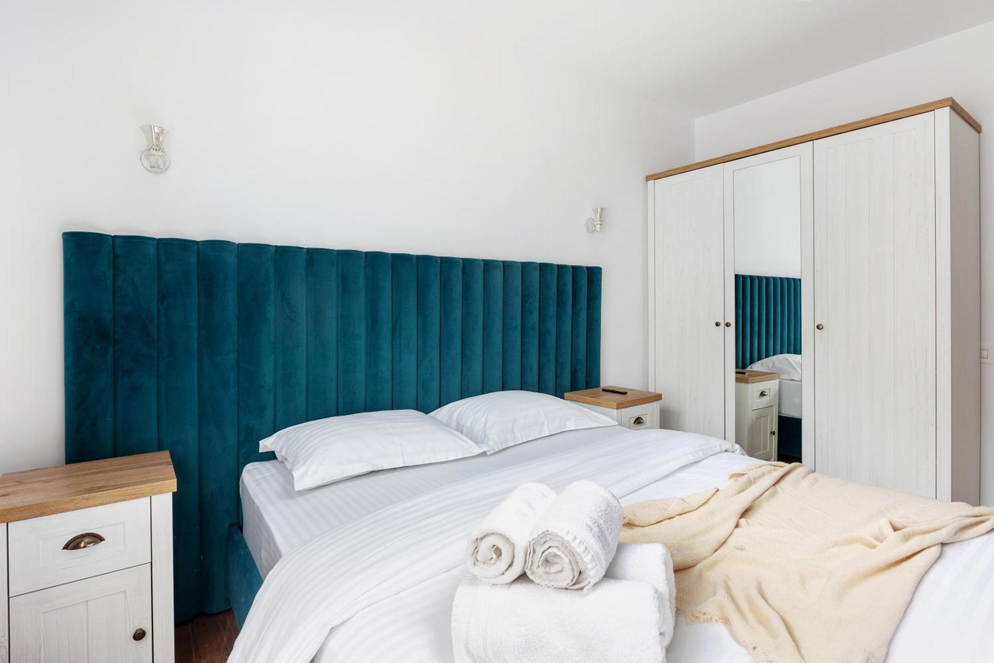 Peak Aparthotel - Old Town - By Cityhost Brasov Luaran gambar