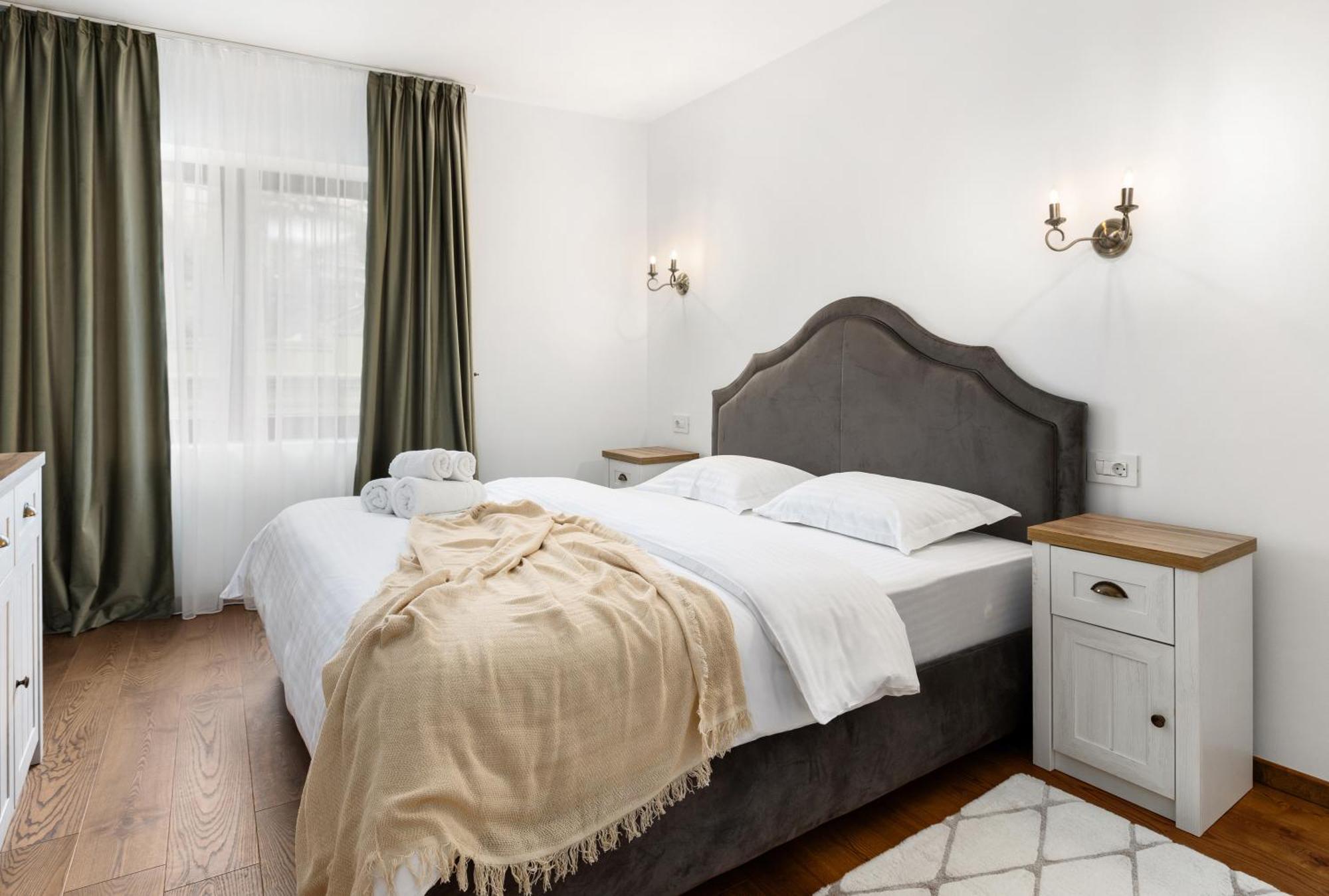 Peak Aparthotel - Old Town - By Cityhost Brasov Luaran gambar