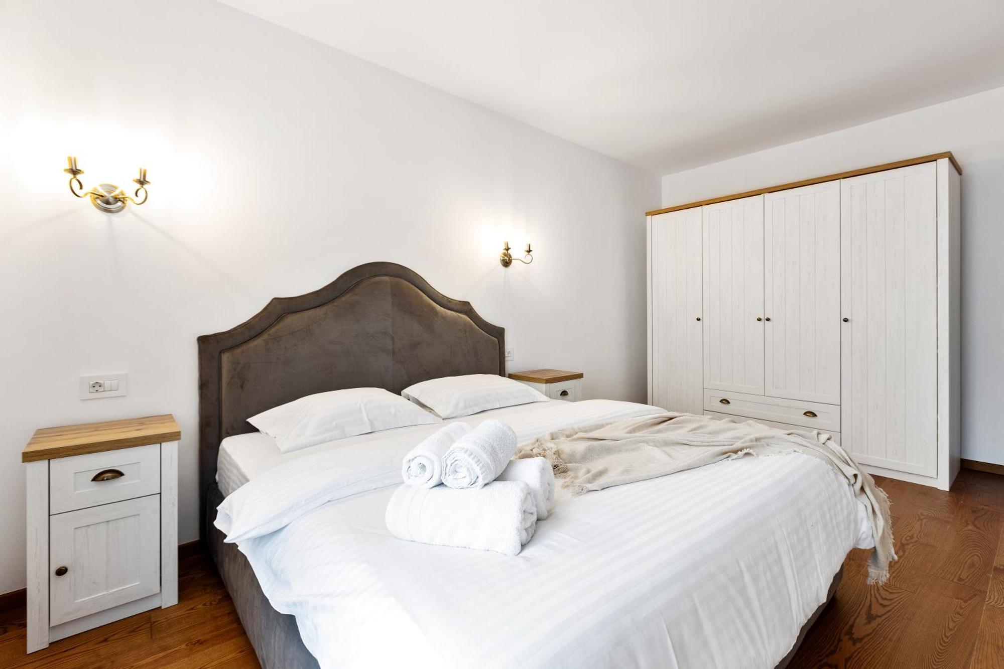 Peak Aparthotel - Old Town - By Cityhost Brasov Luaran gambar