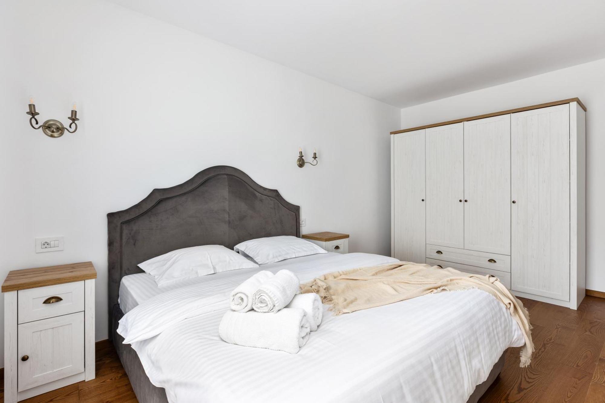Peak Aparthotel - Old Town - By Cityhost Brasov Luaran gambar