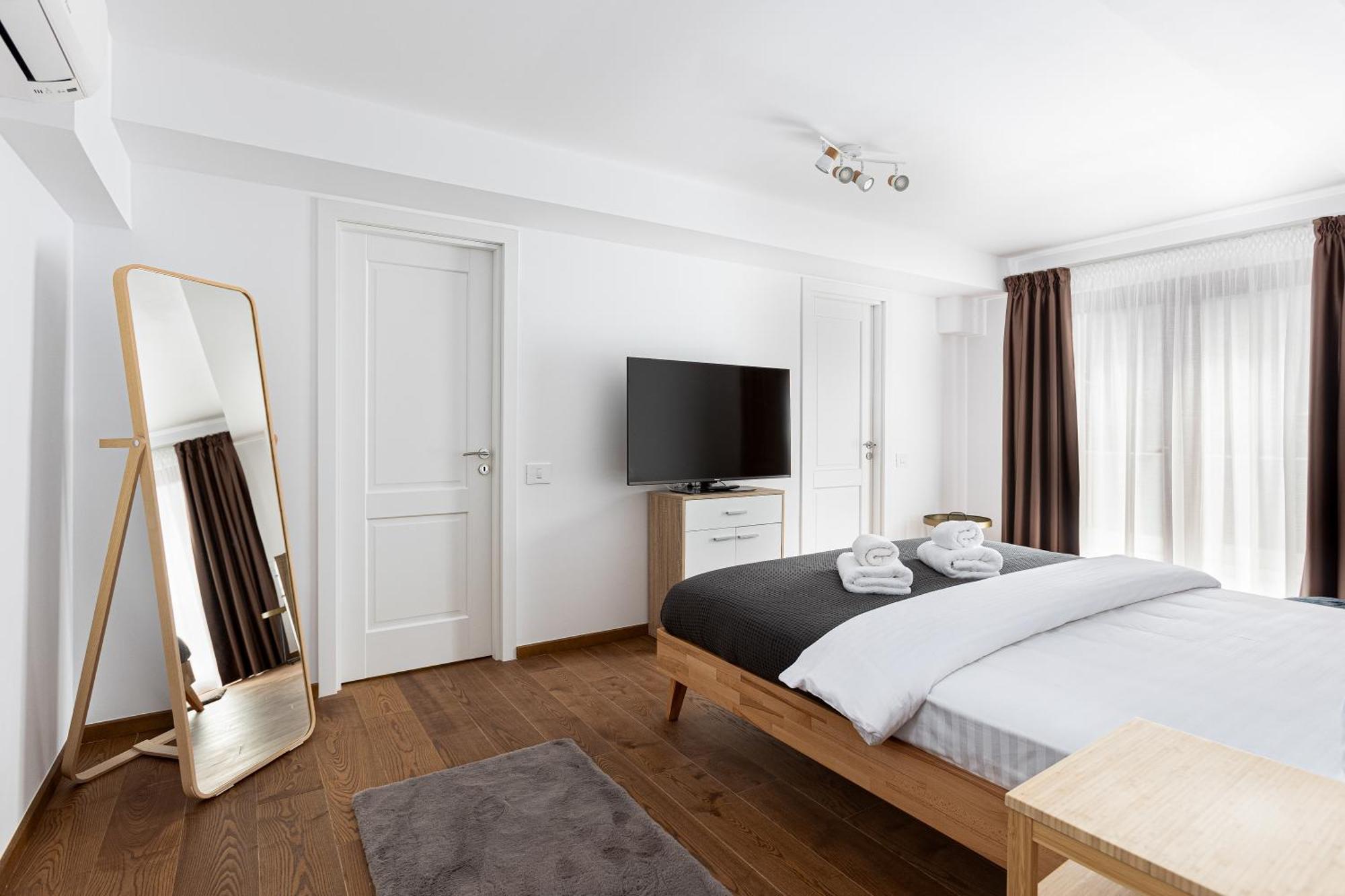 Peak Aparthotel - Old Town - By Cityhost Brasov Luaran gambar
