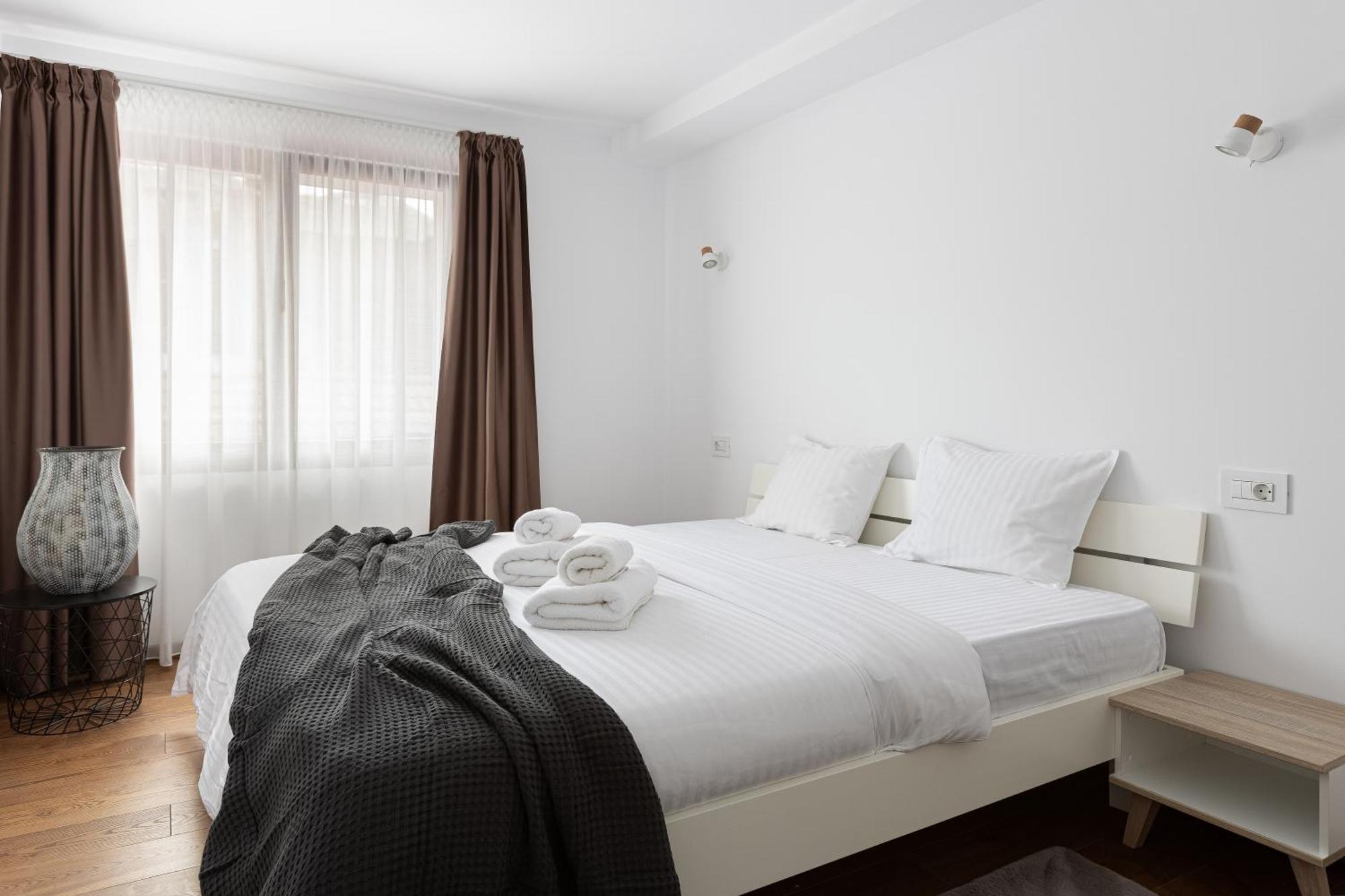 Peak Aparthotel - Old Town - By Cityhost Brasov Luaran gambar