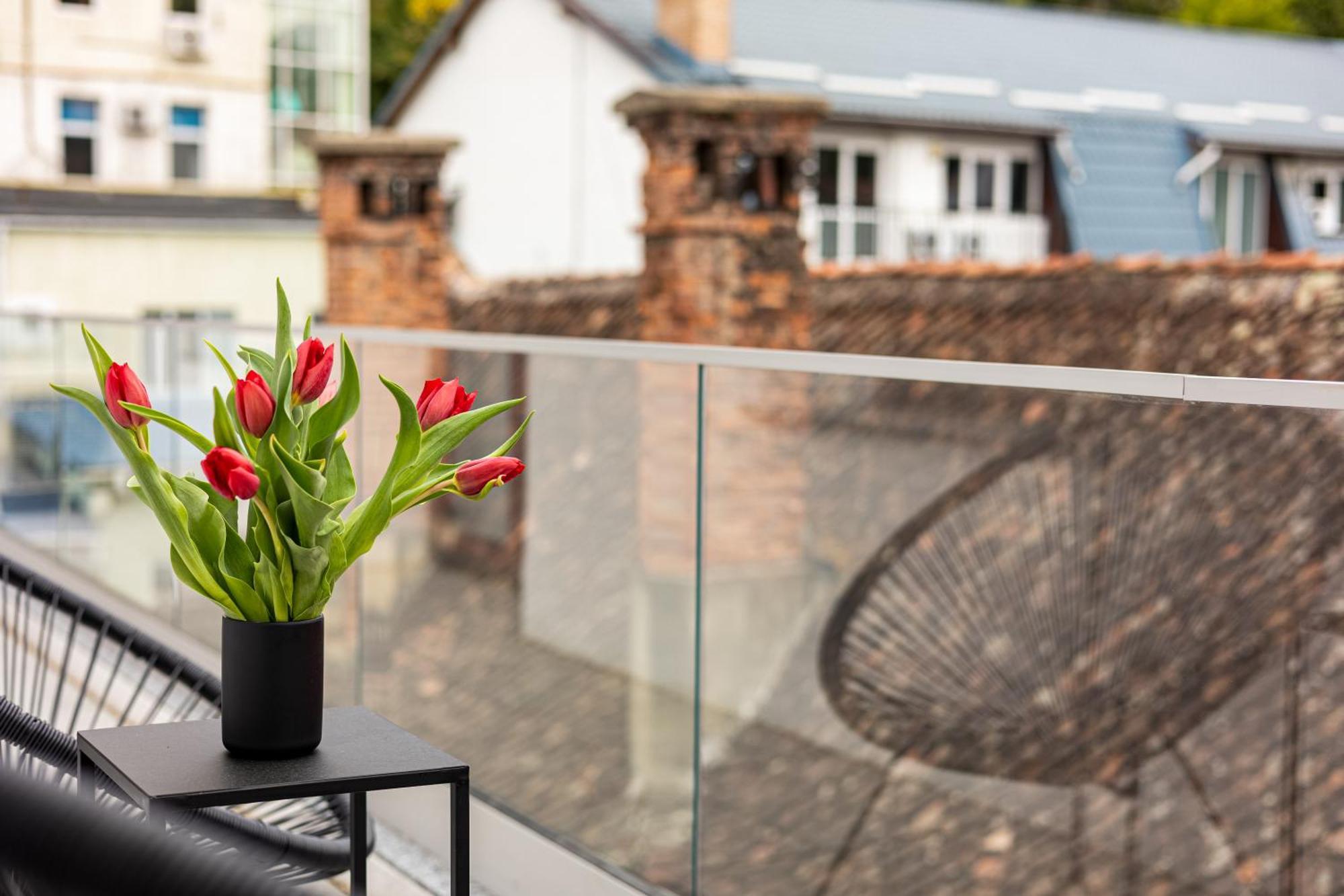 Peak Aparthotel - Old Town - By Cityhost Brasov Luaran gambar