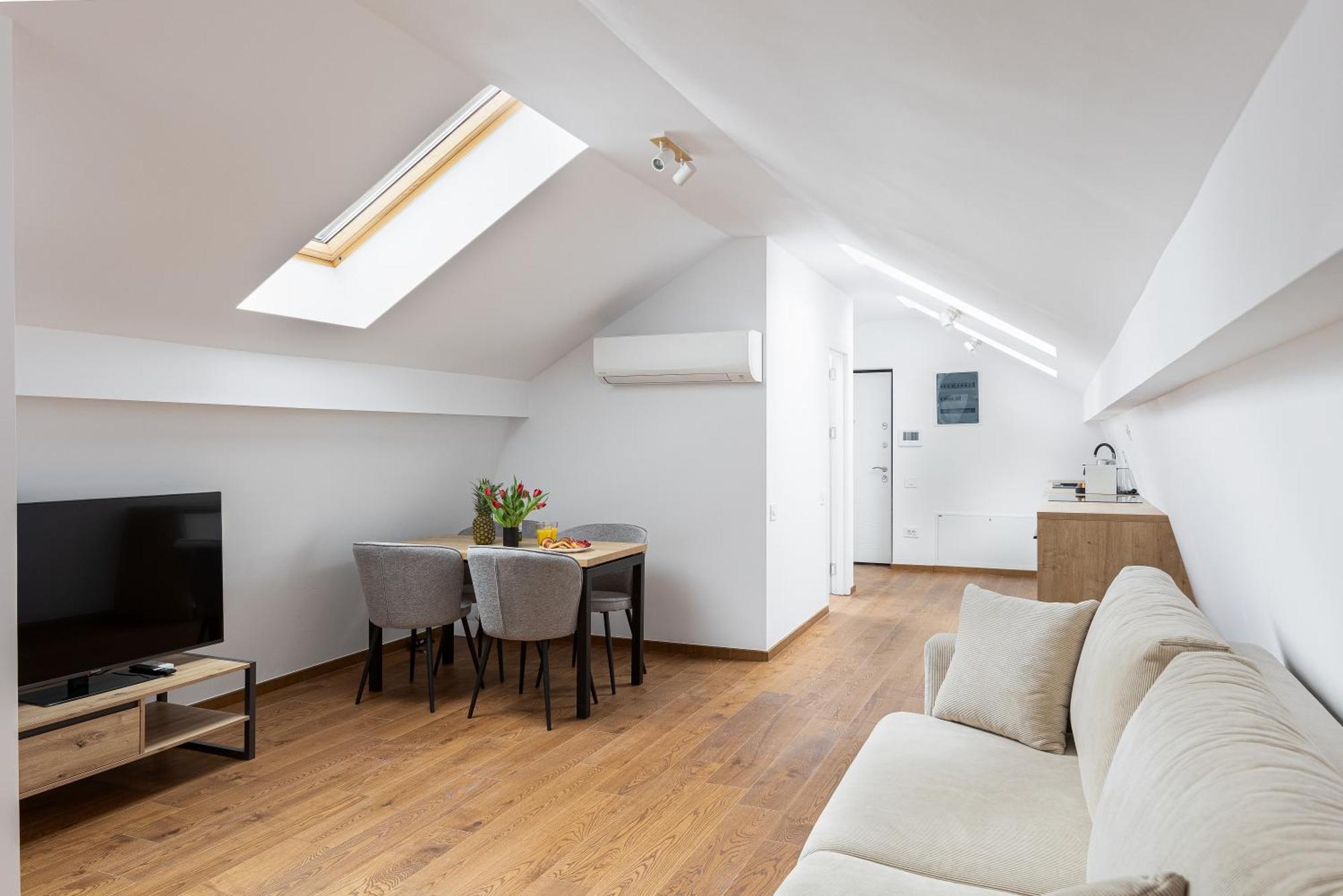 Peak Aparthotel - Old Town - By Cityhost Brasov Luaran gambar
