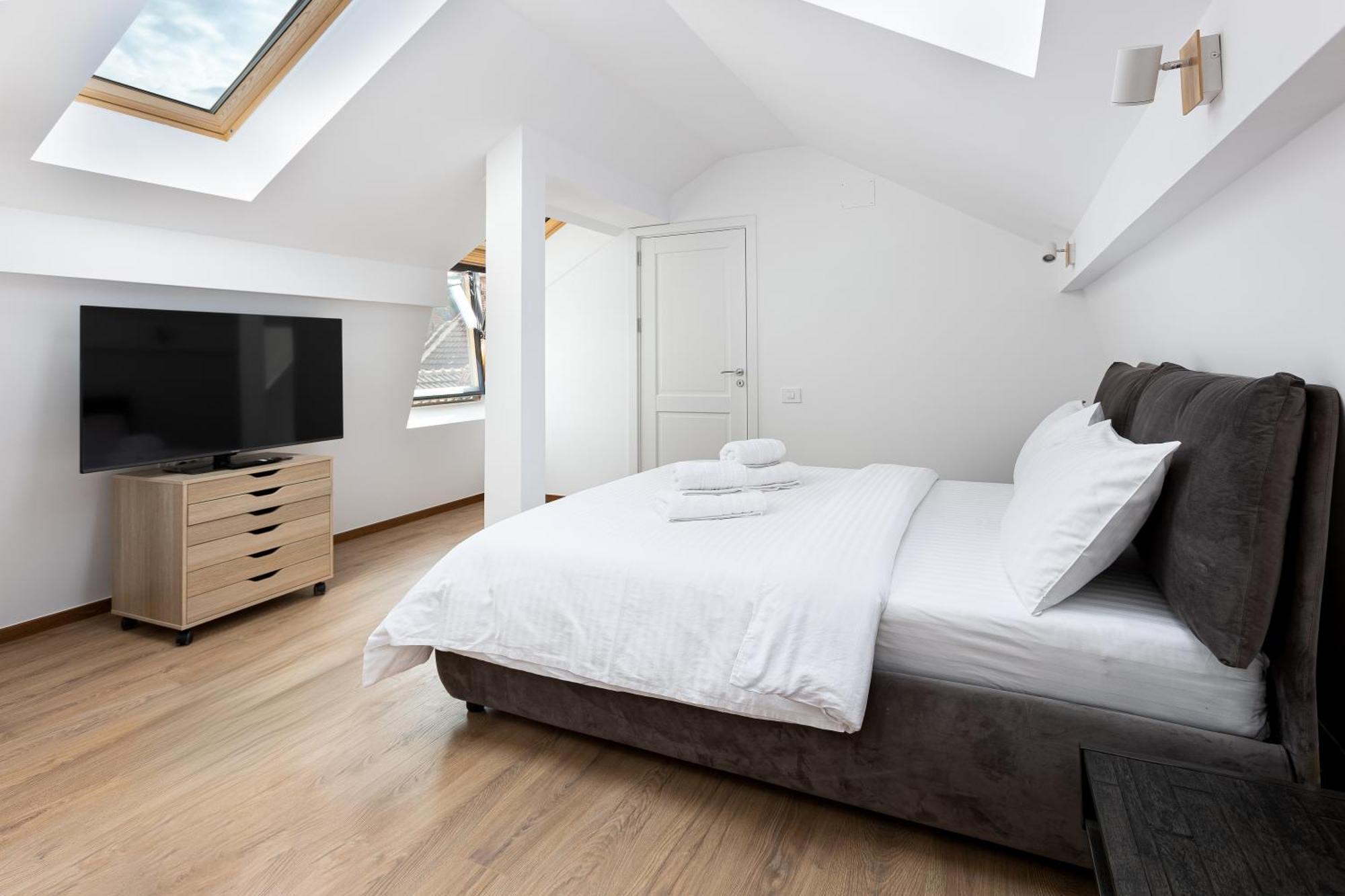 Peak Aparthotel - Old Town - By Cityhost Brasov Luaran gambar