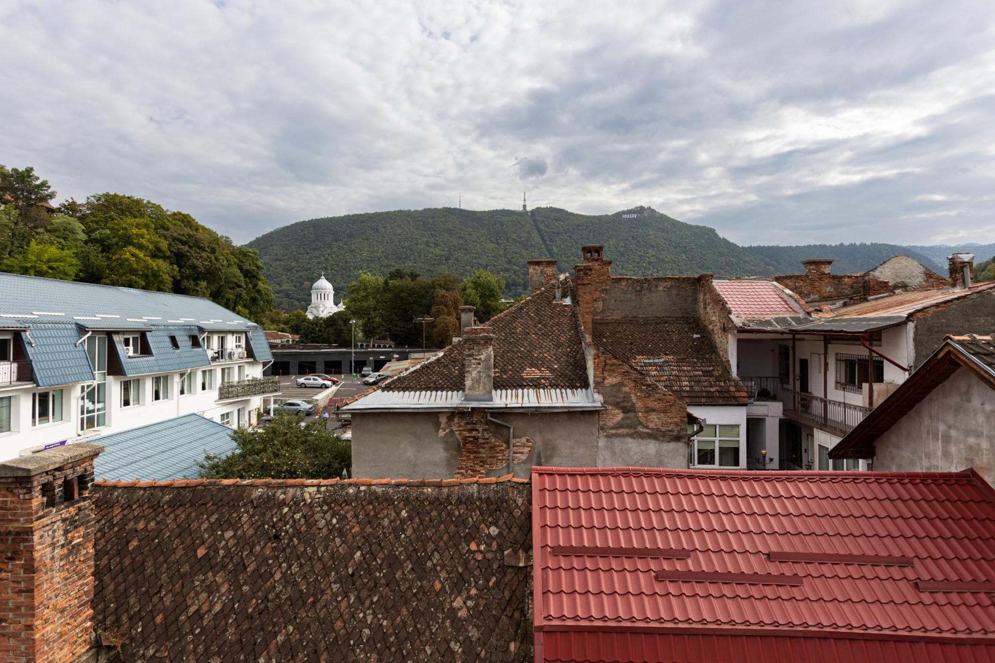 Peak Aparthotel - Old Town - By Cityhost Brasov Luaran gambar