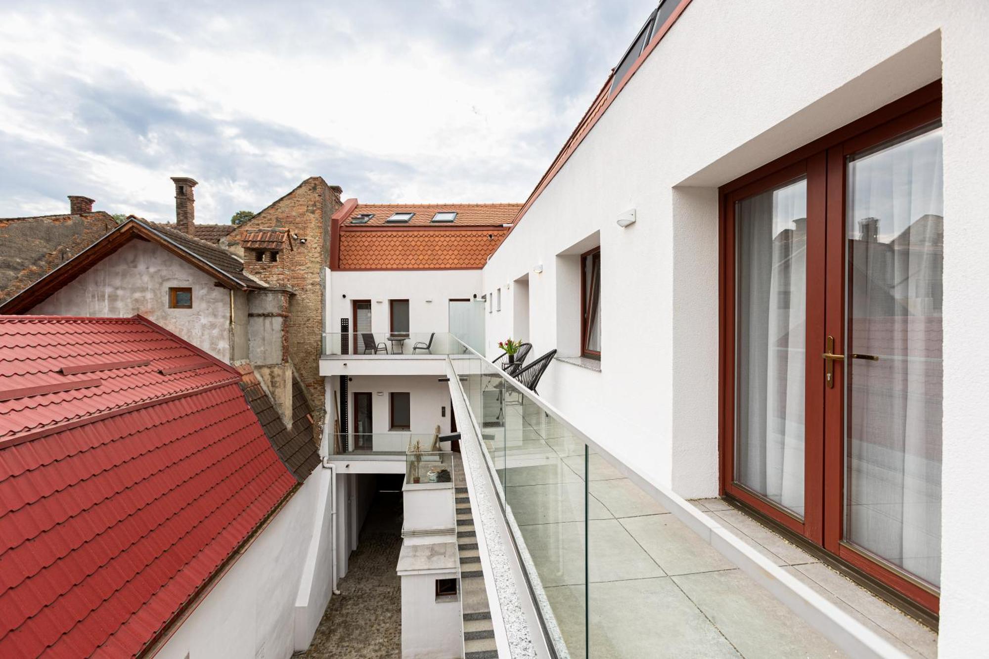 Peak Aparthotel - Old Town - By Cityhost Brasov Luaran gambar
